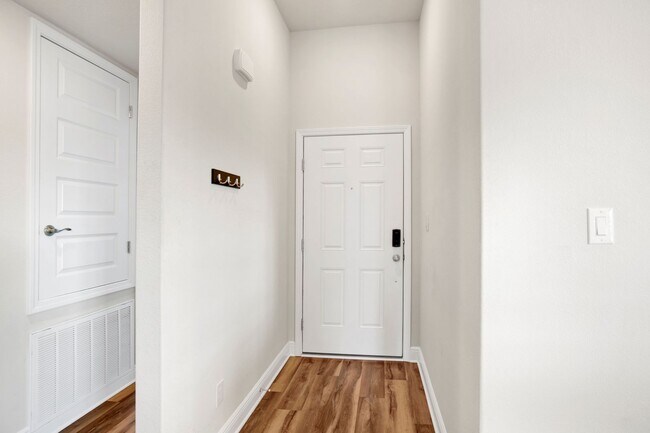 Building Photo - Beautiful 3 Bed 2 Bath Home Centrally Located in Pensacola