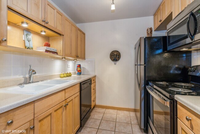 Building Photo - 420 W Aldine Ave