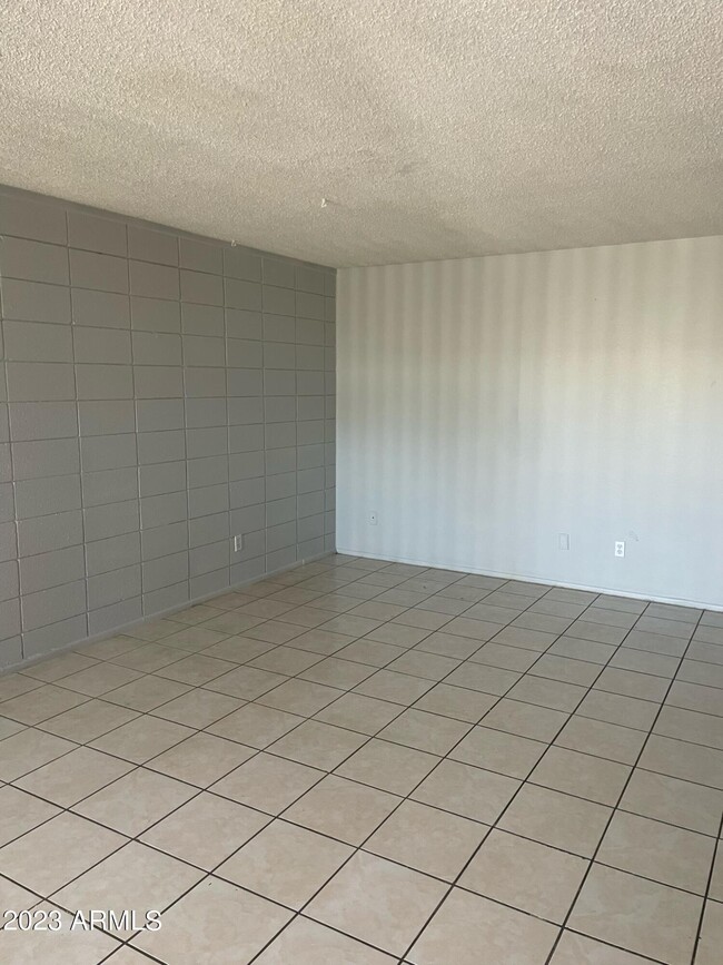 Building Photo - 5429 W Glenrosa Ave