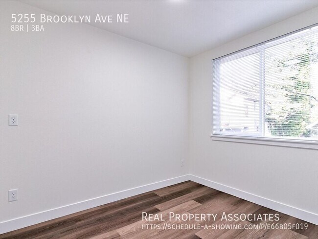 Building Photo - 5255 Brooklyn Ave NE