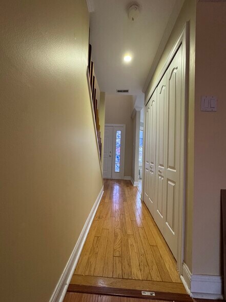 Building Photo - 700 Evergreen Ct