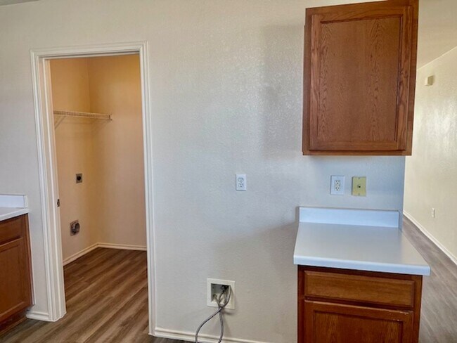 Building Photo - Newer 2 Story Home in Burleson with Commun...