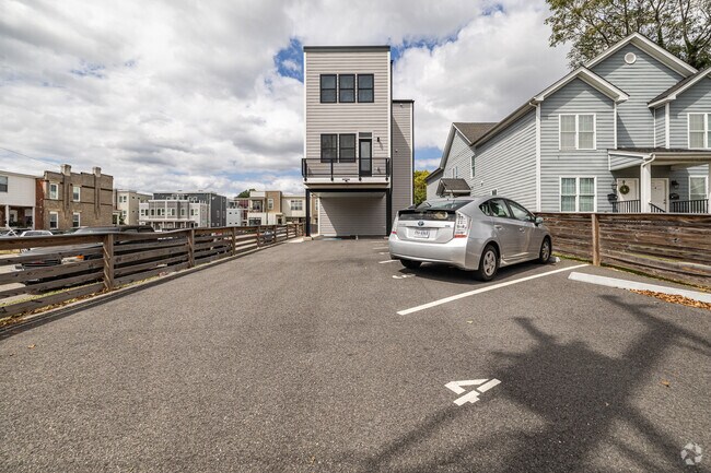 Off Street Parking - 1122 Bainbridge St