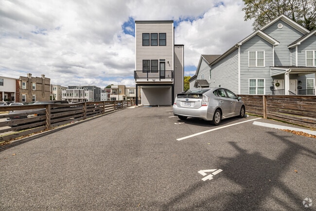 Off Street Parking - 1122 Bainbridge Street