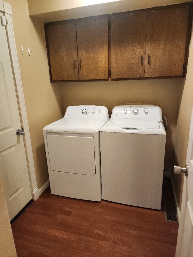 Building Photo - 4906 Yorkshire Dr