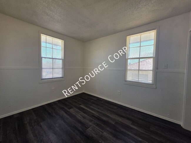 Building Photo - 250 Juniper St