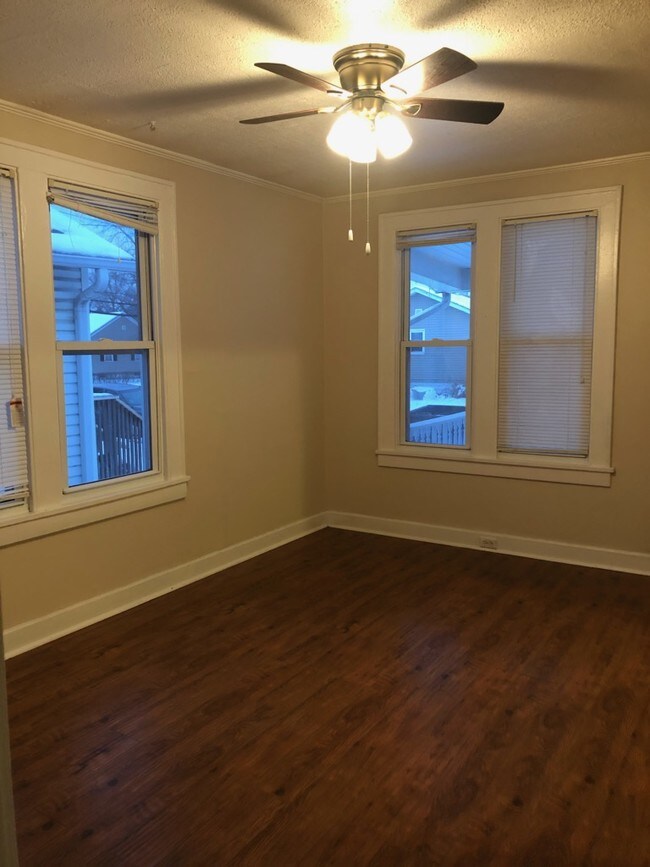 Building Photo - 2471 Center St