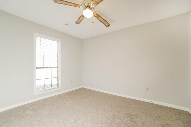 Building Photo - 6857 Dovefield Ln