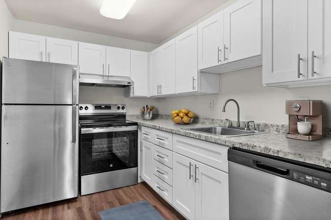 1 Bedroom w/Den Staged - Bay Ridge Apartments