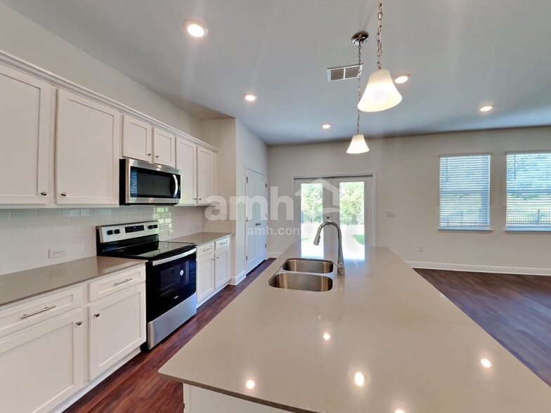 Building Photo - 27288 St Andrews Ave