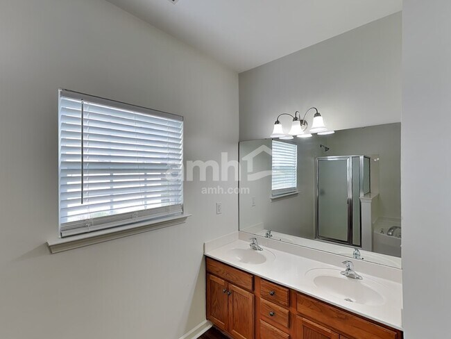 Building Photo - 13424 Planters Row Dr