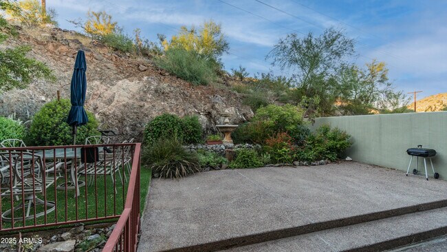 Building Photo - 44 W Foothill Dr