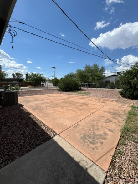 Building Photo - 1803 E Miles St