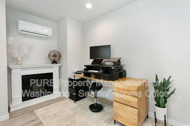 Building Photo - 7229 Turquoise Dr SW