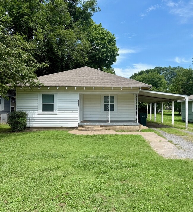 Primary Photo - 1009 S Muskogee St