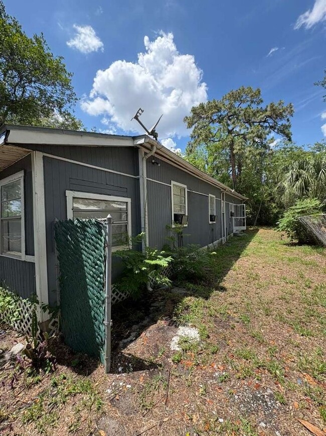 Building Photo - Spacious Home Available in Tampa! 5bed | 2baths