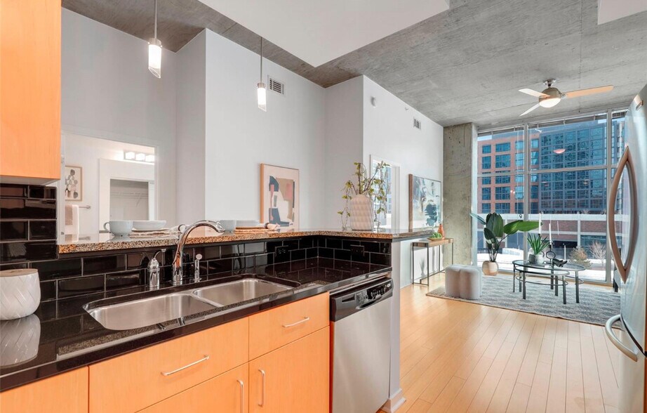 Building Photo - 1700 Bassett St