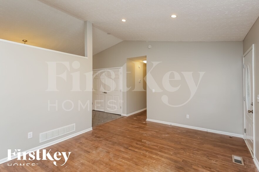 Building Photo - 432 Shady Ln Cir