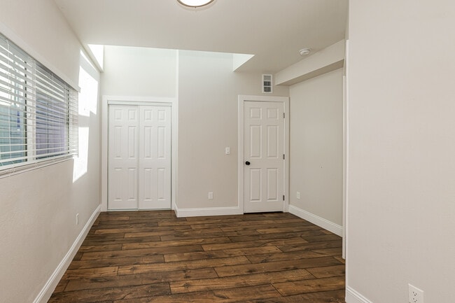 Building Photo - 875 Wood St