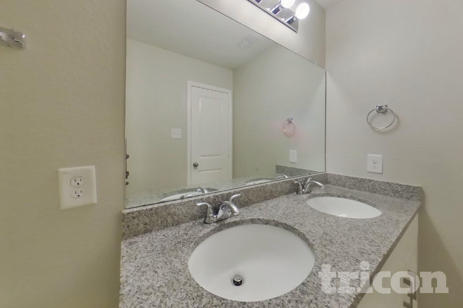 Building Photo - 15649 Del Norte Dr