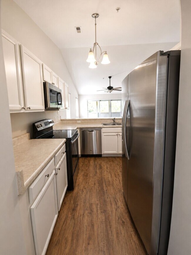 Building Photo - Spacious 2-Bedroom End-Unit Condo Near Surfside Beach