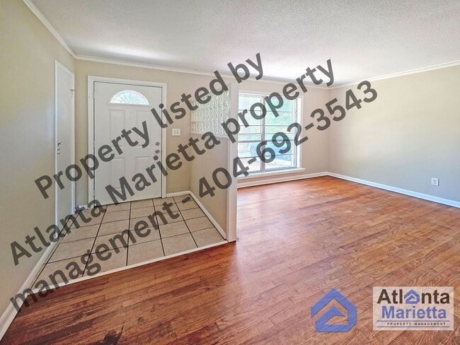 Building Photo - Charming Renovated Ranch on Private Wooded...