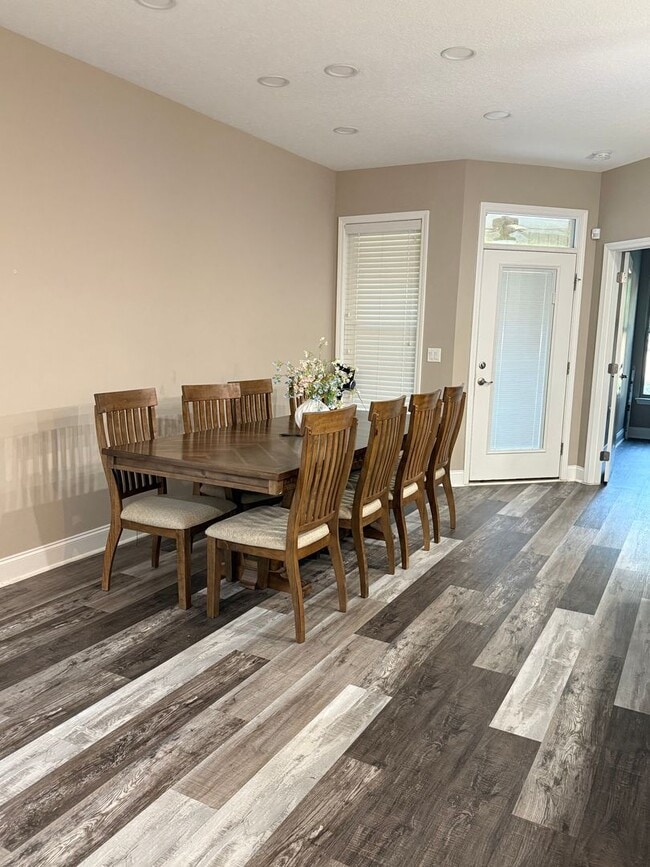 Building Photo - New Listing