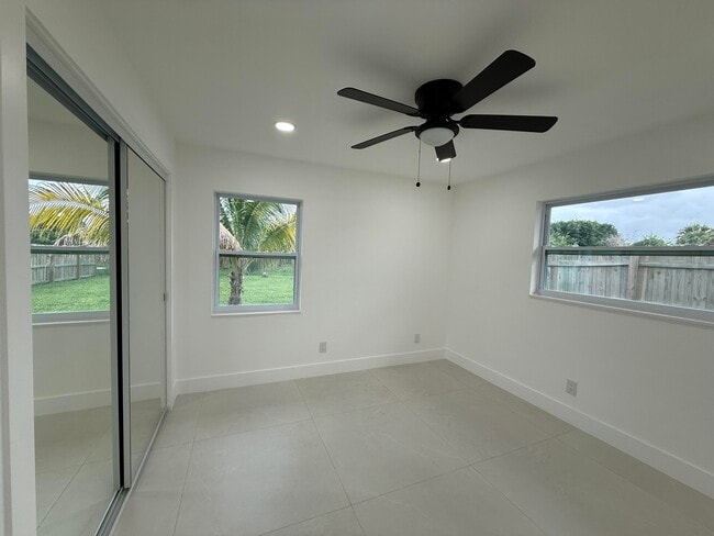 Building Photo - 137 Alcazar St