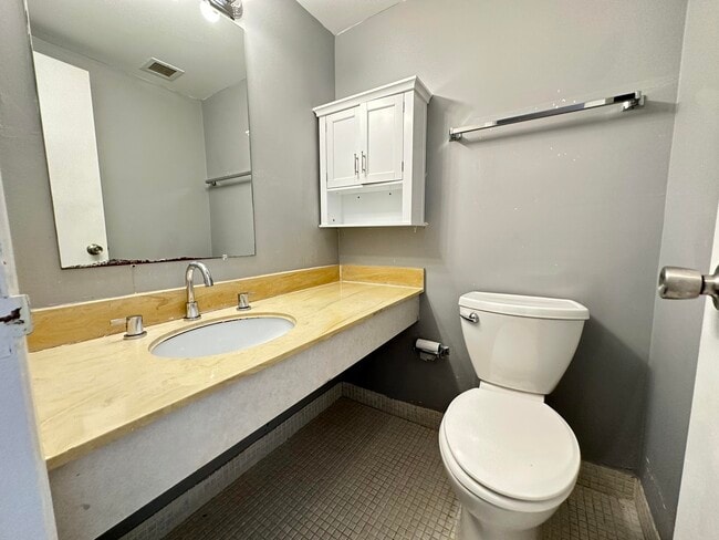 Building Photo - 1985 S Ocean Dr