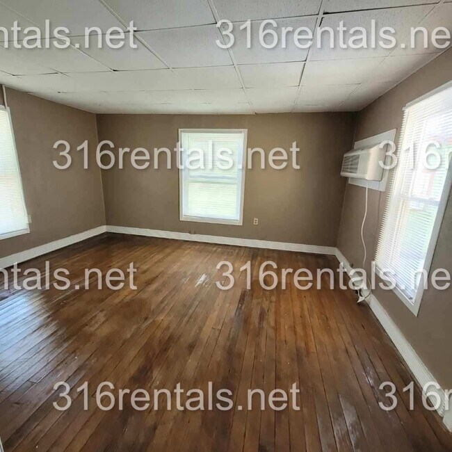 Building Photo - $825- 2 bed 1 bath - Home