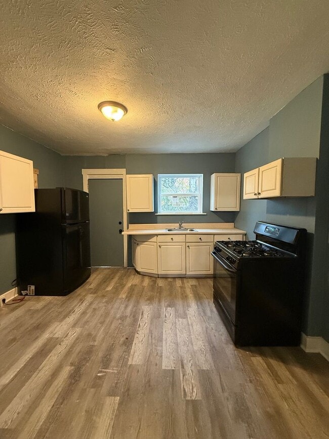 Building Photo - Charming 2-Bedroom Townhome in Lincoln-Larimer – Pittsburgh, PA