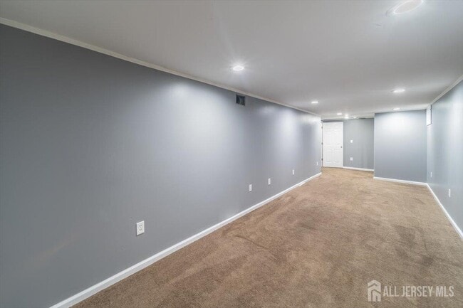 Building Photo - 846 Voorhees Ave