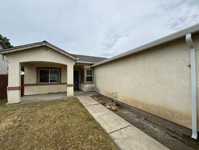 Building Photo - Three Bed, Two Bath Home with Two Car Garage