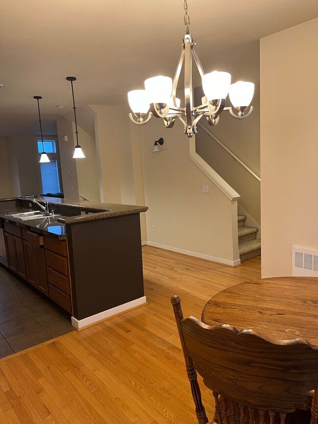 Building Photo - Ravenna Townhome