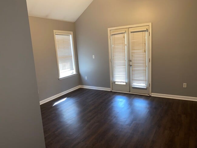 Building Photo - Rare home on the island! Large fenced in back yard! Pets are allowed. Owner will manage.