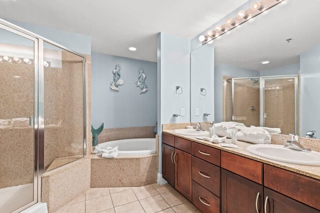 Building Photo - 9902 S Thomas Dr