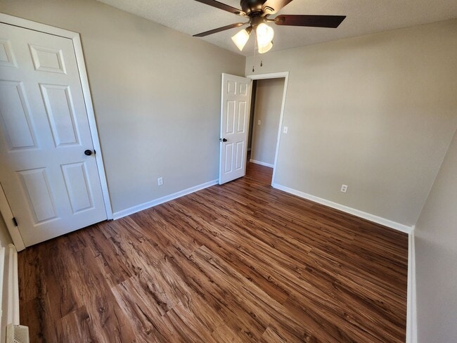 Building Photo - Spacious 3-Bedroom, 1.5-Bathroom Home AVAI...