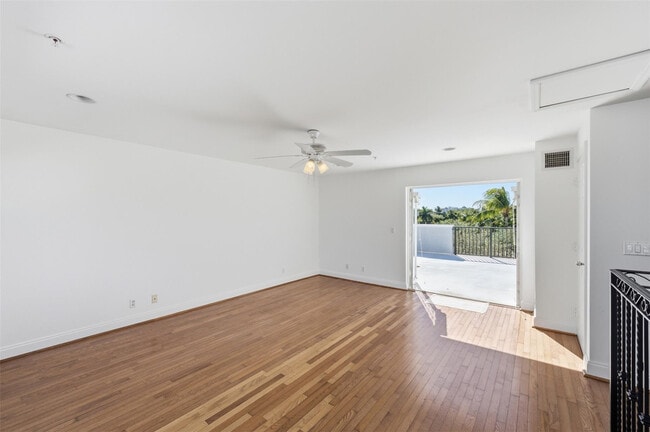 Building Photo - 2515 NE 18th St