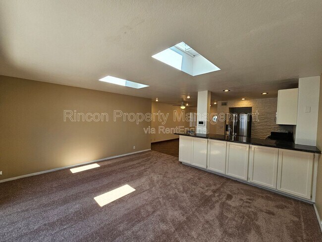 Building Photo - 2632 Captains Ave