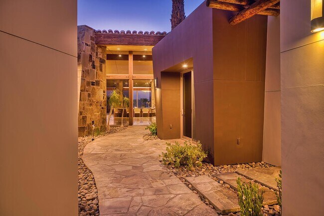 Building Photo - 9 Rockcrest
