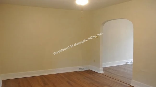 Building Photo - 861 Priestley Ave