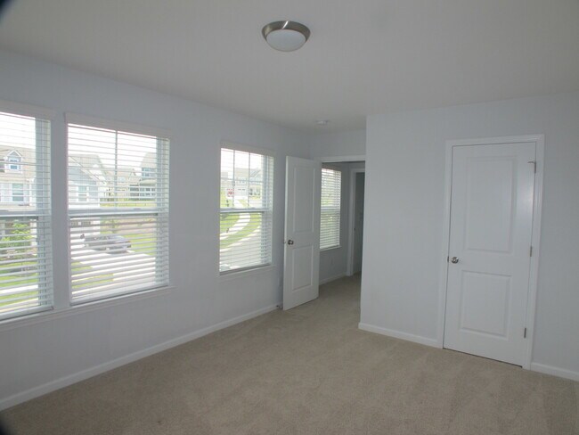 Building Photo - Move-In ready, 4 bedroom, 2.5 bath home lo...