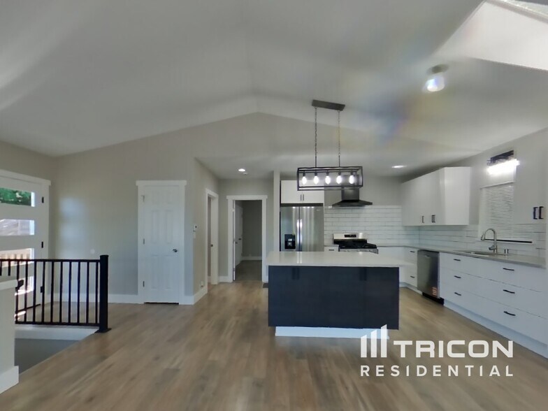 Building Photo - 5555 Madrona Ave NE