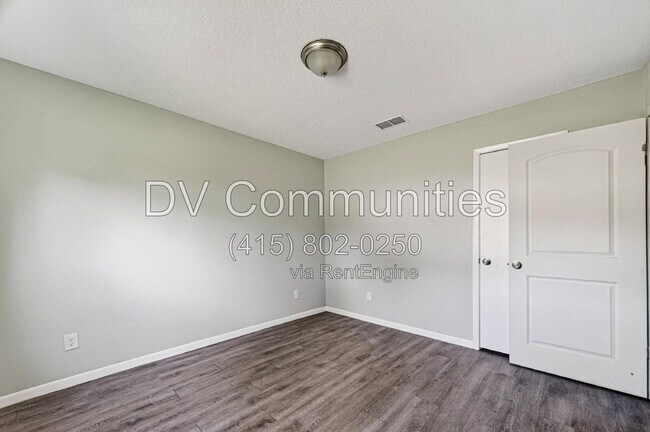 Building Photo - 16835 S Lighthouse Dr