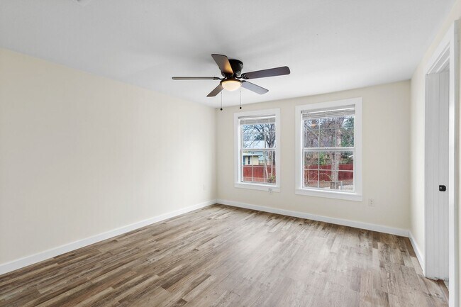 Building Photo - 407 Sarah St