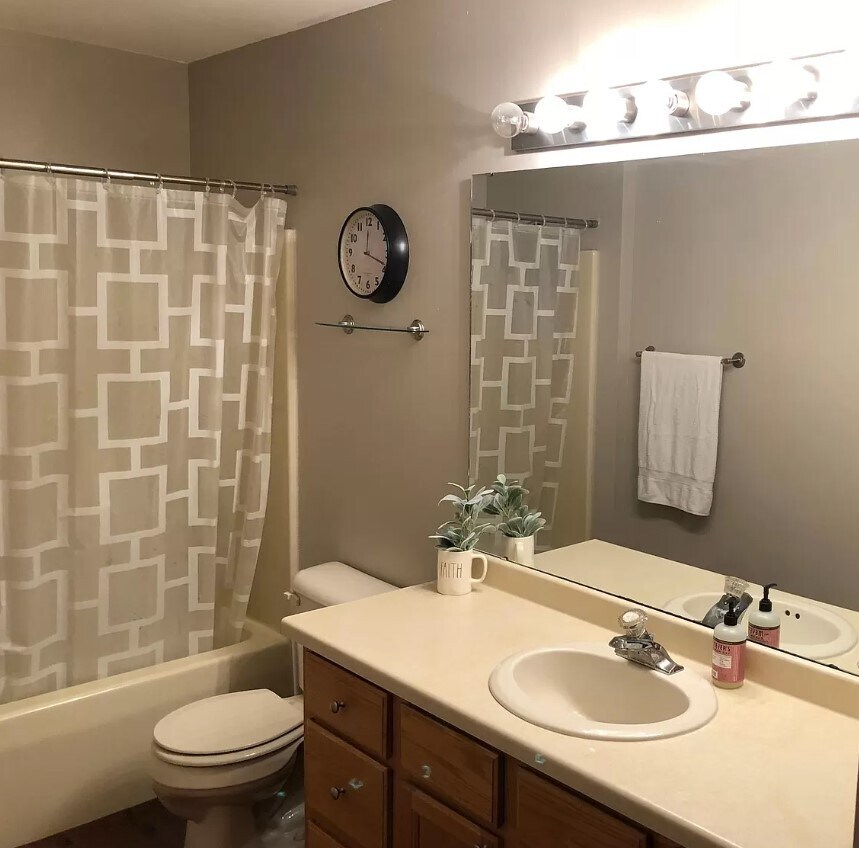 Building Photo - 204A E Parkview St