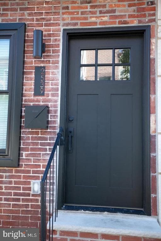 Building Photo - 2539 Collins St