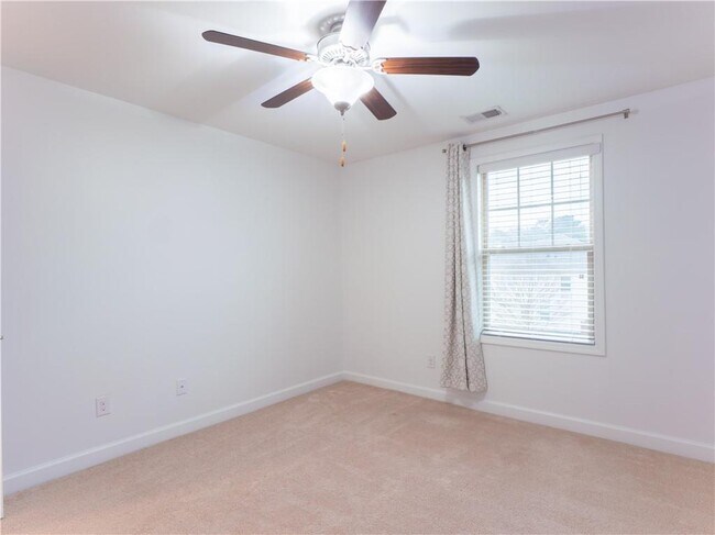 Building Photo - 4865 Alexandria Ave