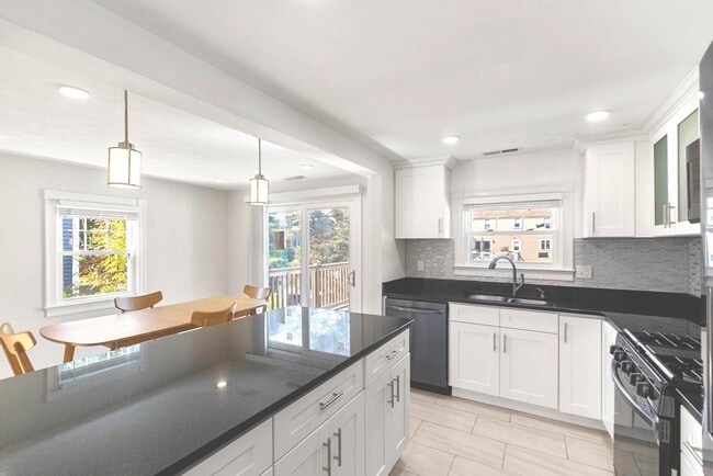 Building Photo - 74 Heywood Ave
