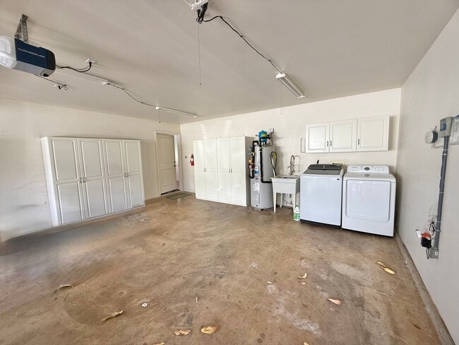 Building Photo - 3 Bedroom / 2 Bathroom Home in Waikapu Gardens!